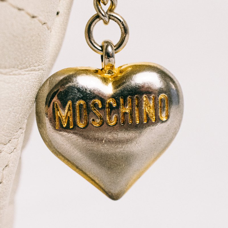 🧠小浮気見世物小屋🧠義大利製🇮🇹MOSCHINO 絎縫鍊條肩背包｜奶油白真皮 × 金色五金愛心-2