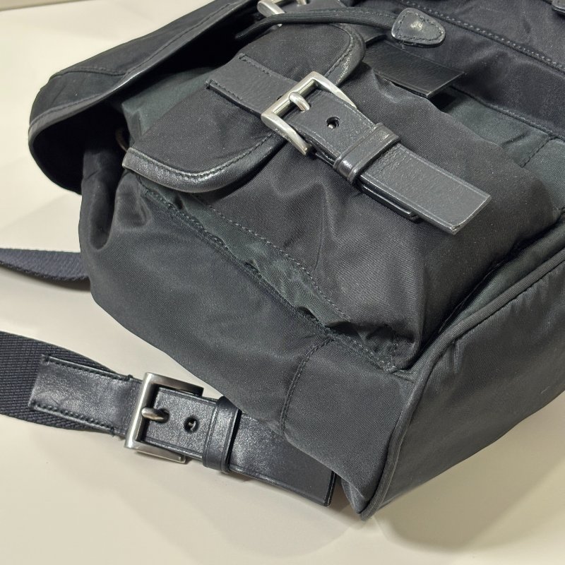 📍PRADA 黑色尼龍皮邊後背包-4