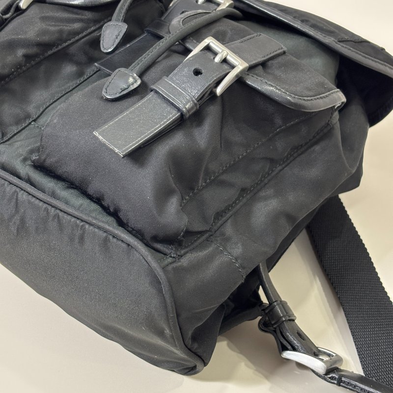 📍PRADA 黑色尼龍皮邊後背包-5