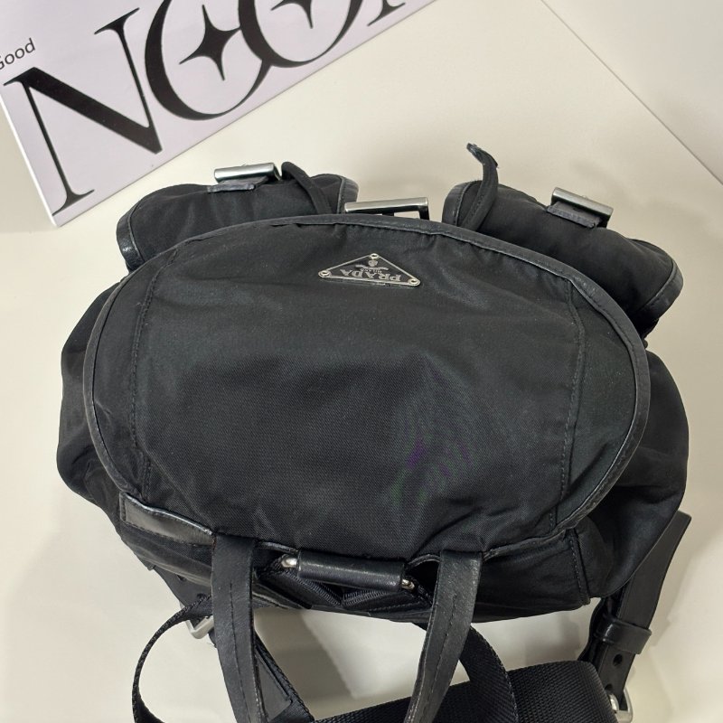 📍PRADA 黑色尼龍皮邊後背包-9