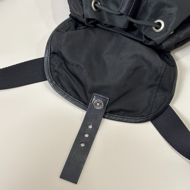 📍PRADA 黑色尼龍皮邊後背包-12