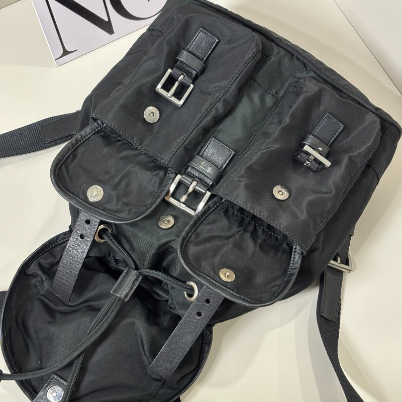 📍PRADA 黑色尼龍皮邊後背包-14