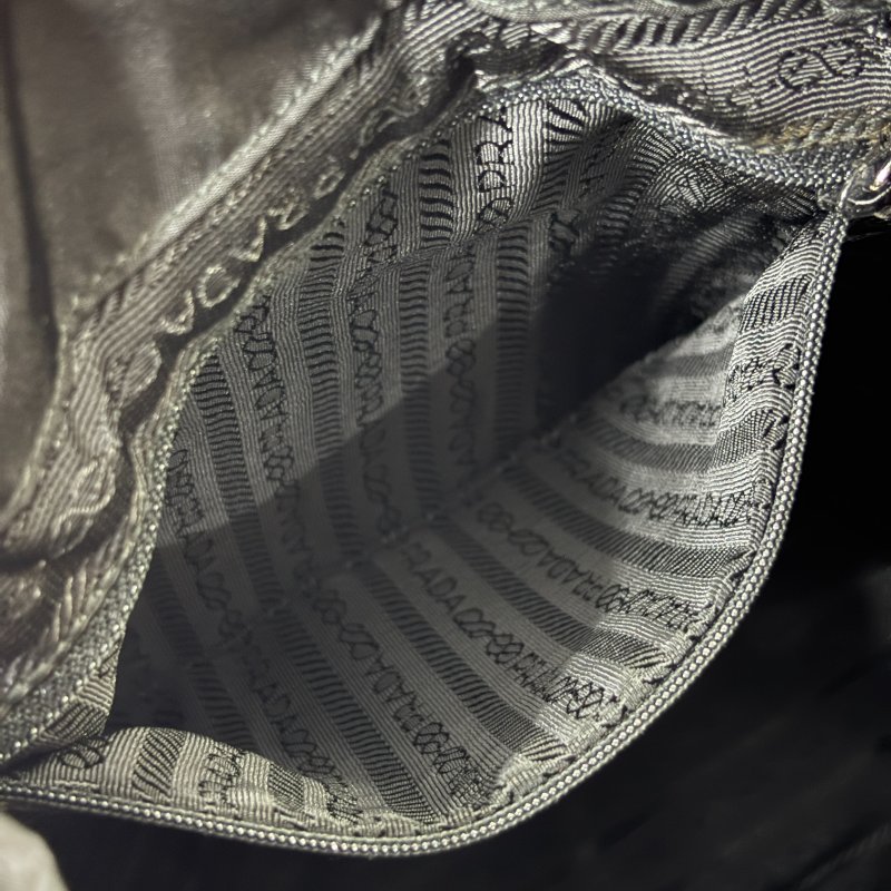 📍PRADA 黑色尼龍皮邊後背包-19