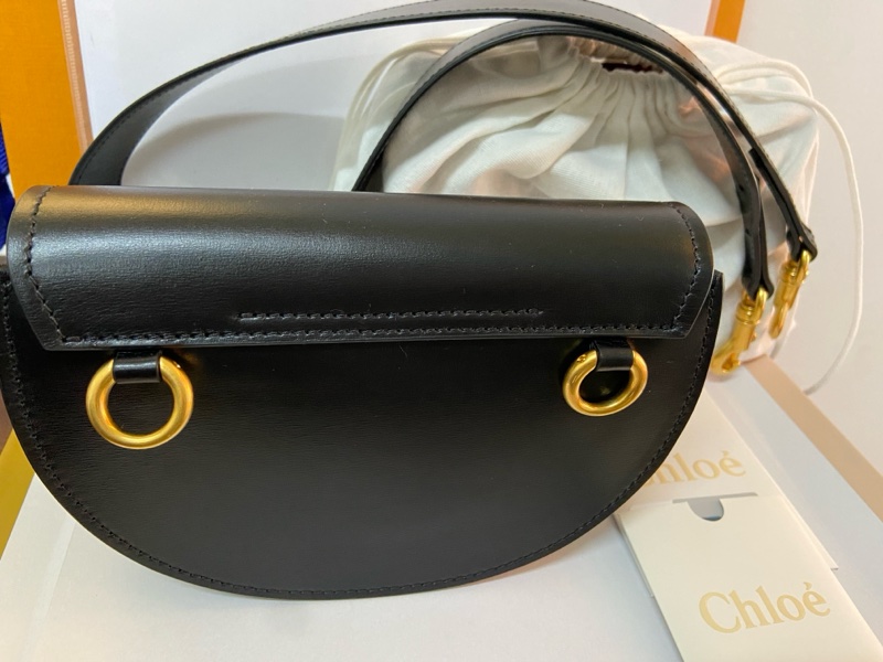 Chloe’ 蔻依 Marcie 小牛皮迷你翻蓋半月包(黑色)-2