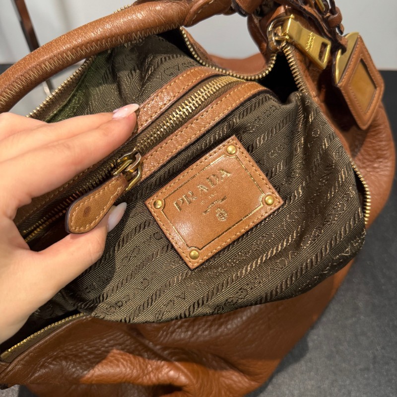 Prada 棕色全皮hobo肩背包-9