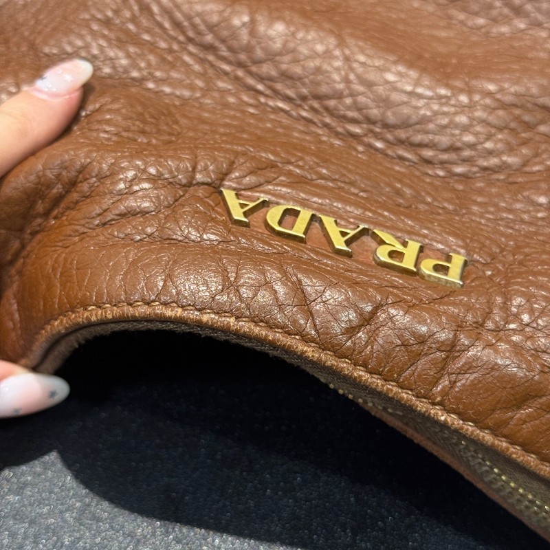Prada 棕色全皮hobo肩背包-13