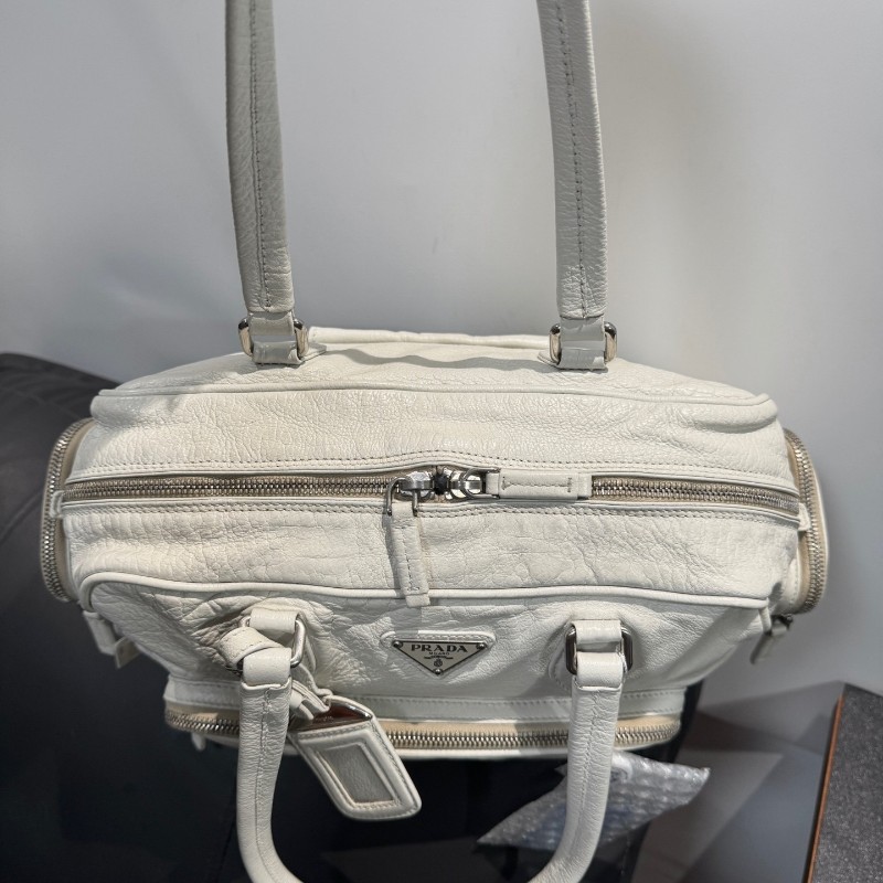 Prada白色全皮機車包炸藥包肩背包手提包-4