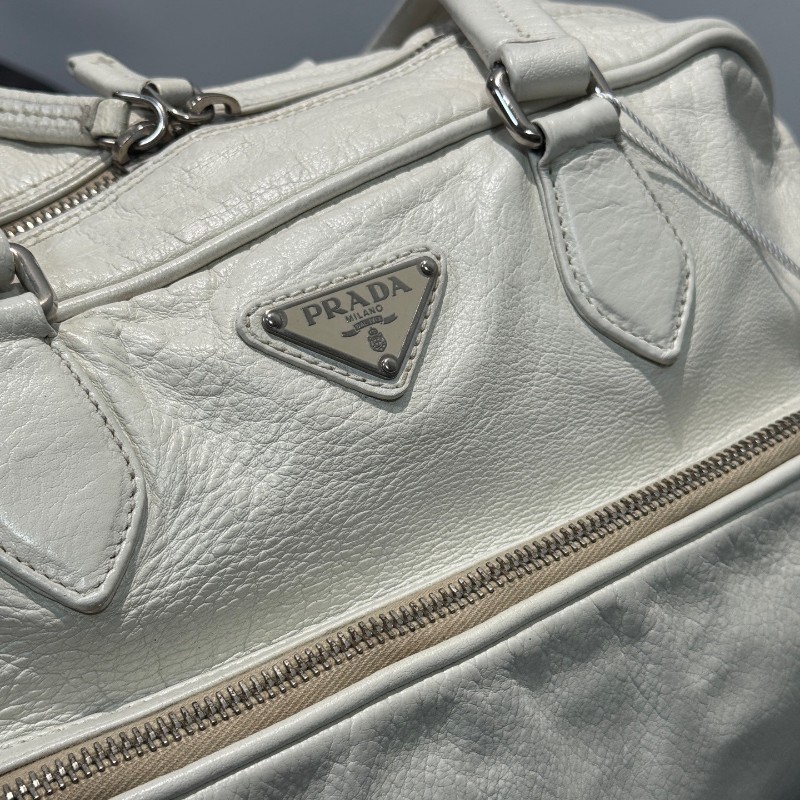 Prada白色全皮機車包炸藥包肩背包手提包-13