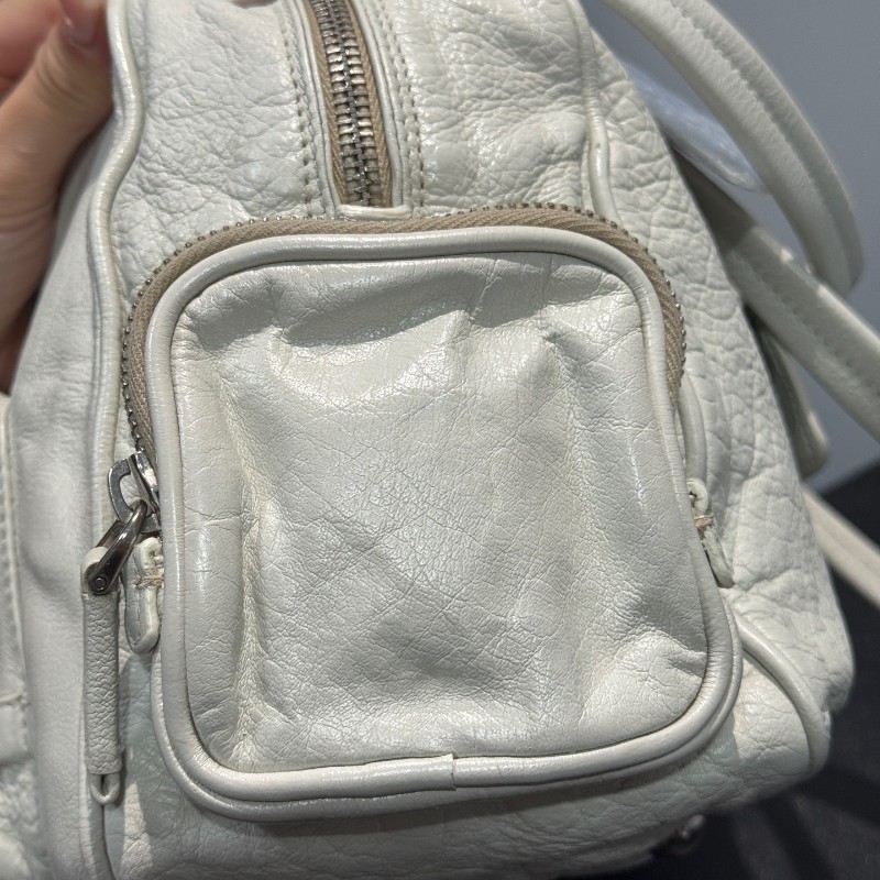 Prada白色全皮機車包炸藥包肩背包手提包-19