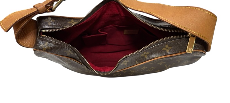 LV M51511 Monogram Croissant GM 側揹包-9