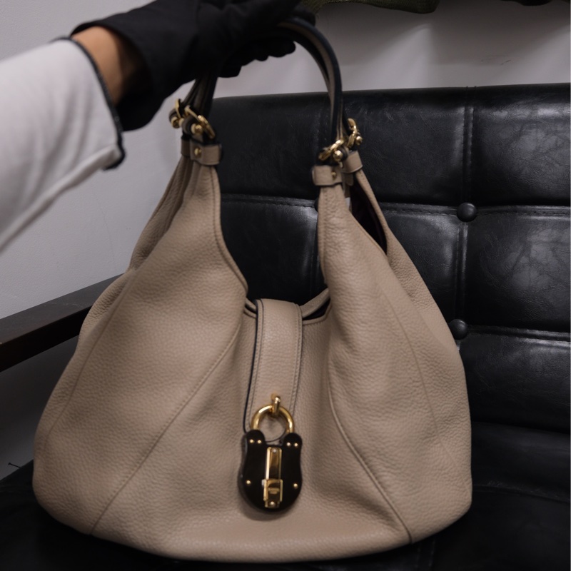 Loewe Leather Shoulder Bag 羅意威中古鎖頭Hobo菜籃子包-1