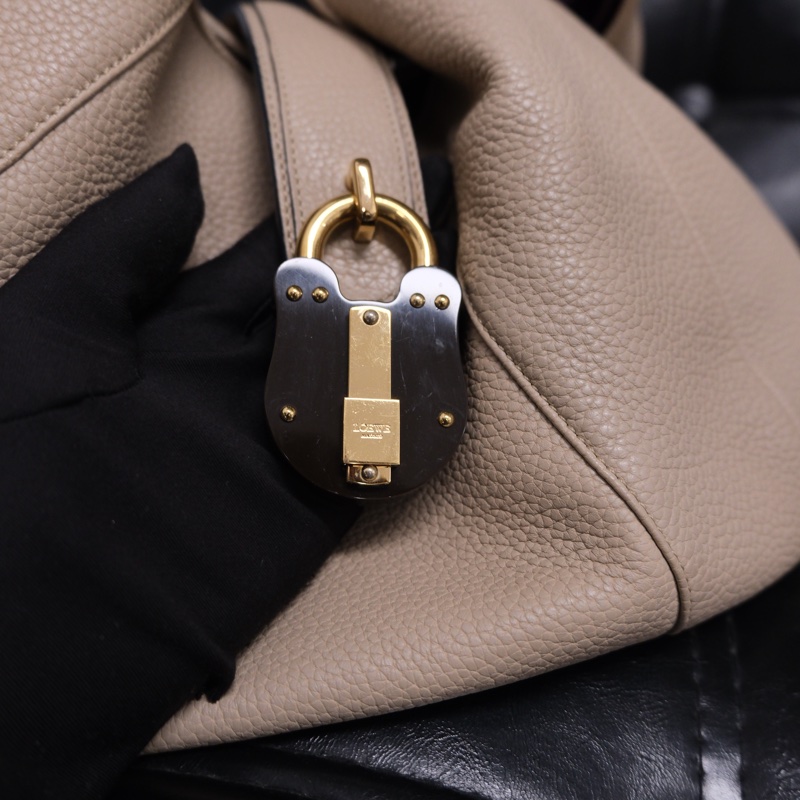 Loewe Leather Shoulder Bag 羅意威中古鎖頭Hobo菜籃子包-22