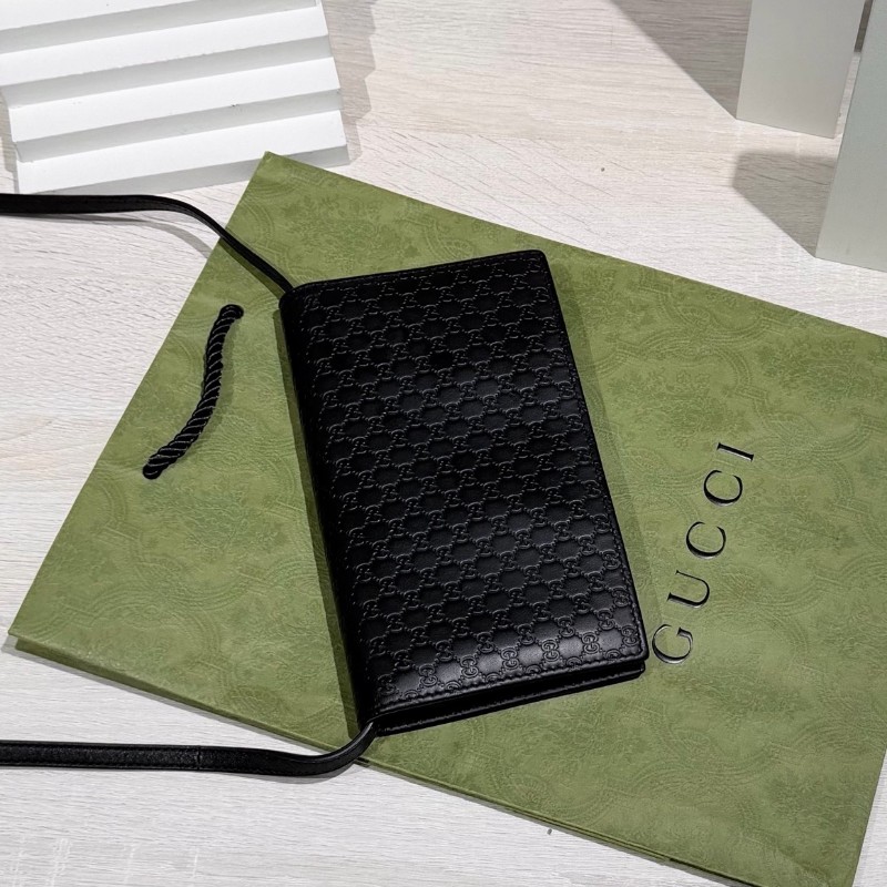 Gucci古馳黑色全皮壓花woc斜背包-1