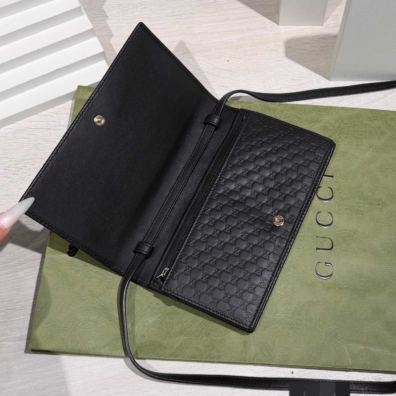 Gucci古馳黑色全皮壓花woc斜背包-4