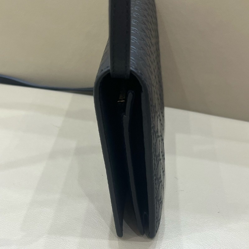 Gucci古馳黑色全皮壓花woc斜背包-6