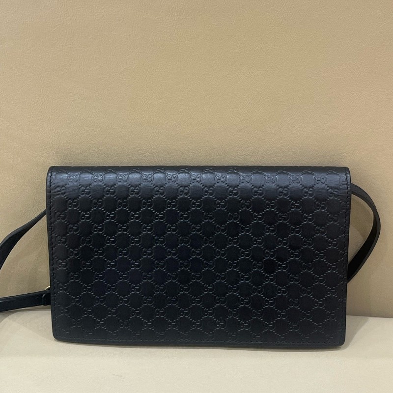 Gucci古馳黑色全皮壓花woc斜背包-7