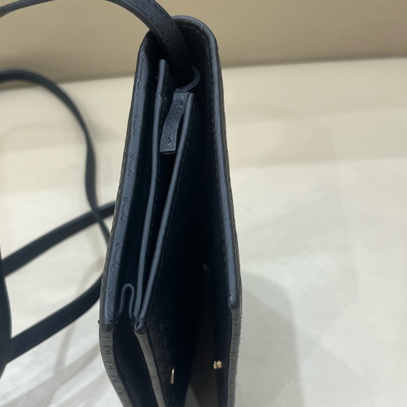 Gucci古馳黑色全皮壓花woc斜背包-8