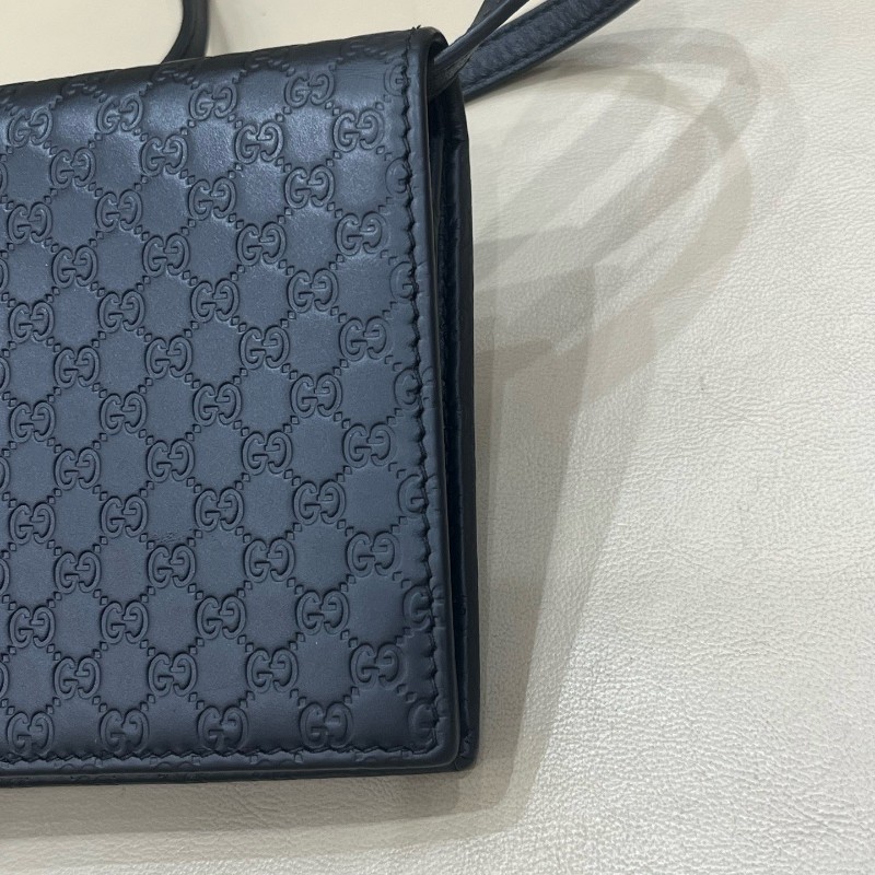 Gucci古馳黑色全皮壓花woc斜背包-9