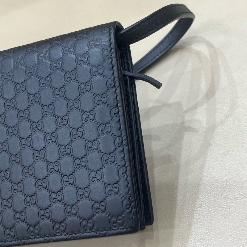 Gucci古馳黑色全皮壓花woc斜背包-11