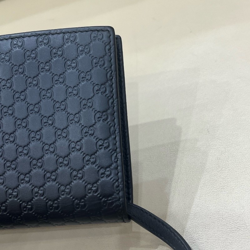 Gucci古馳黑色全皮壓花woc斜背包-12