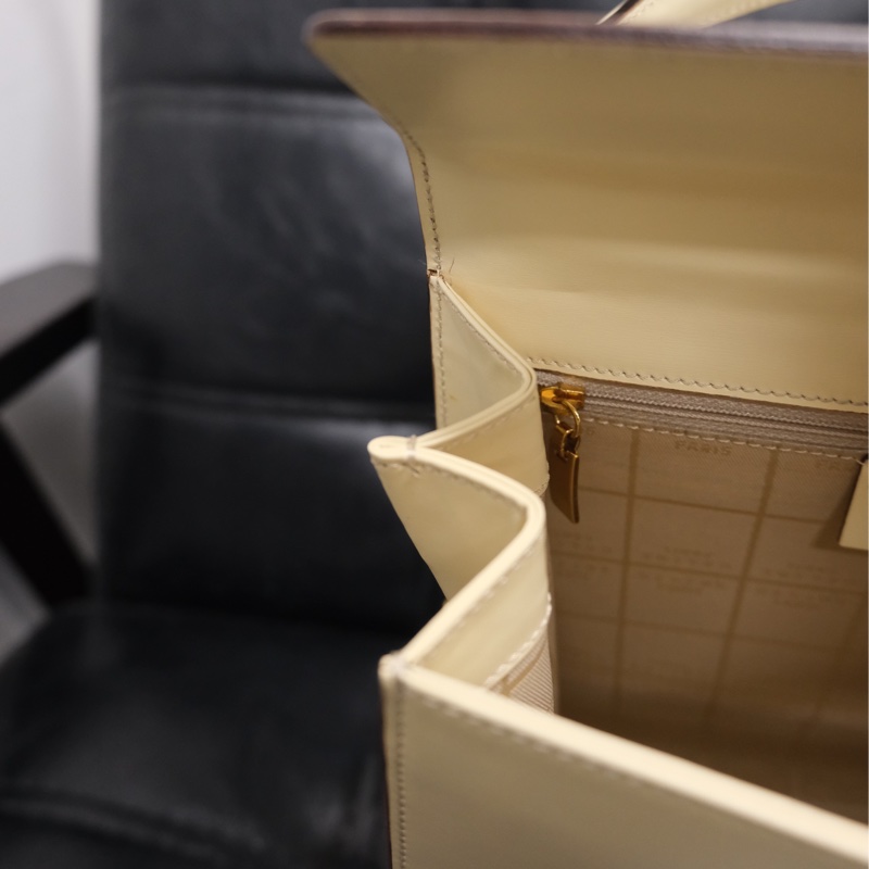 Celine Leather Hand Bag 賽琳奶油白中古Kelly懷表扣手提包-15