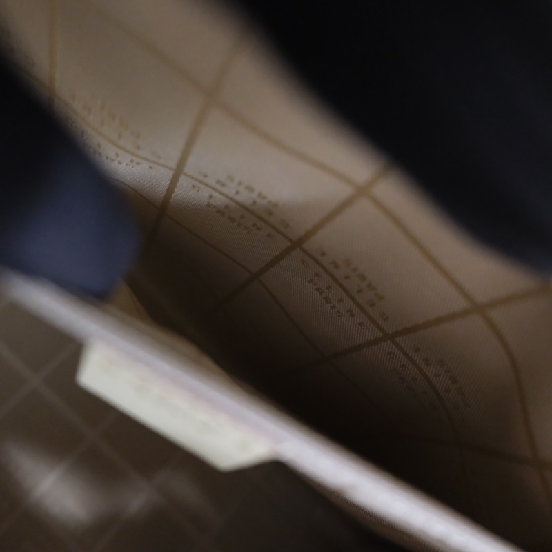 Celine Leather Hand Bag 賽琳奶油白中古Kelly懷表扣手提包-17