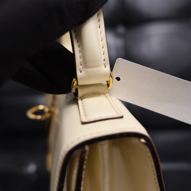 Celine Leather Hand Bag 賽琳奶油白中古Kelly懷表扣手提包-24