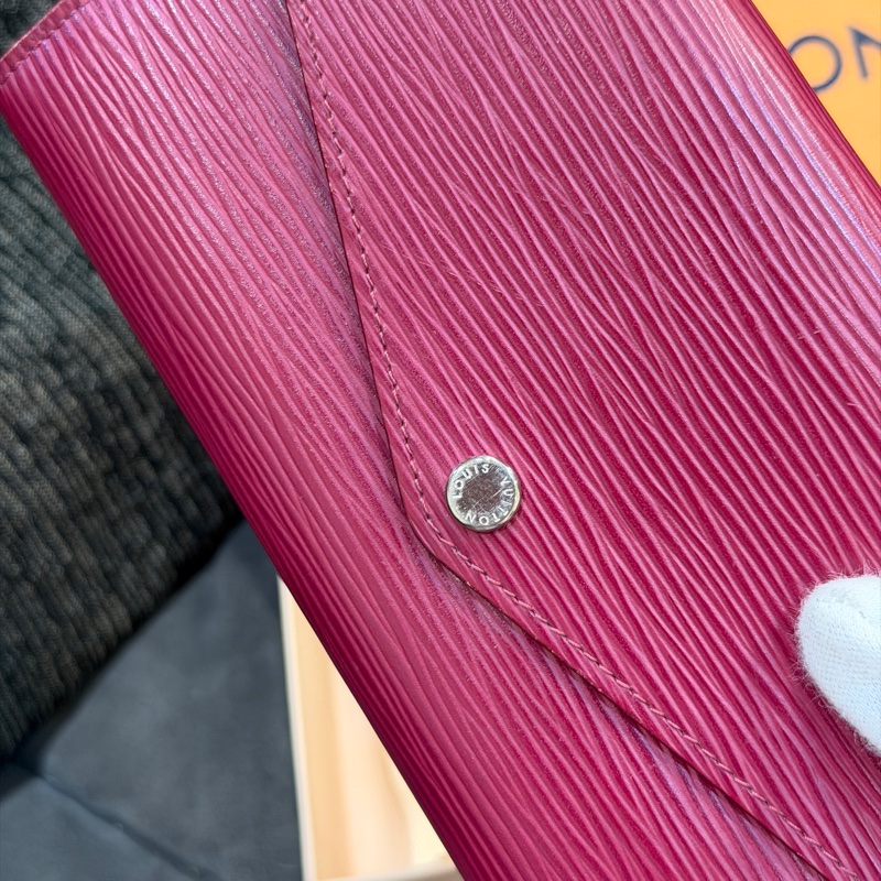 #99新閒置 #全配 #超甜價 Lv新款水波紋epi長夾-10