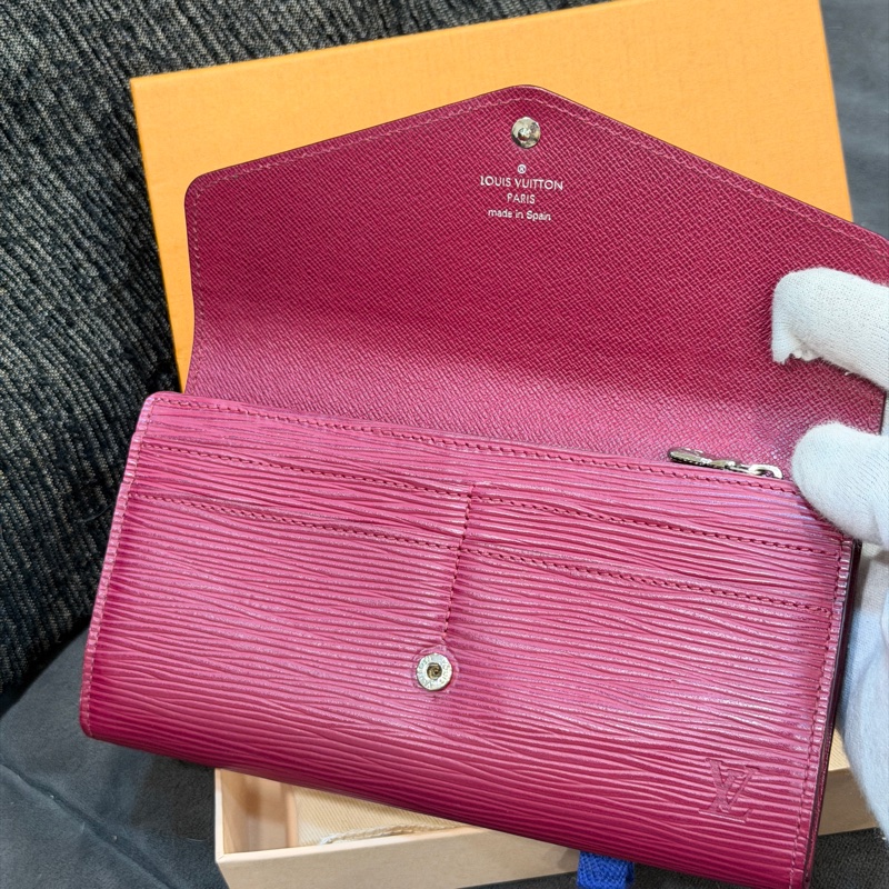 #99新閒置 #全配 #超甜價 Lv新款水波紋epi長夾-11