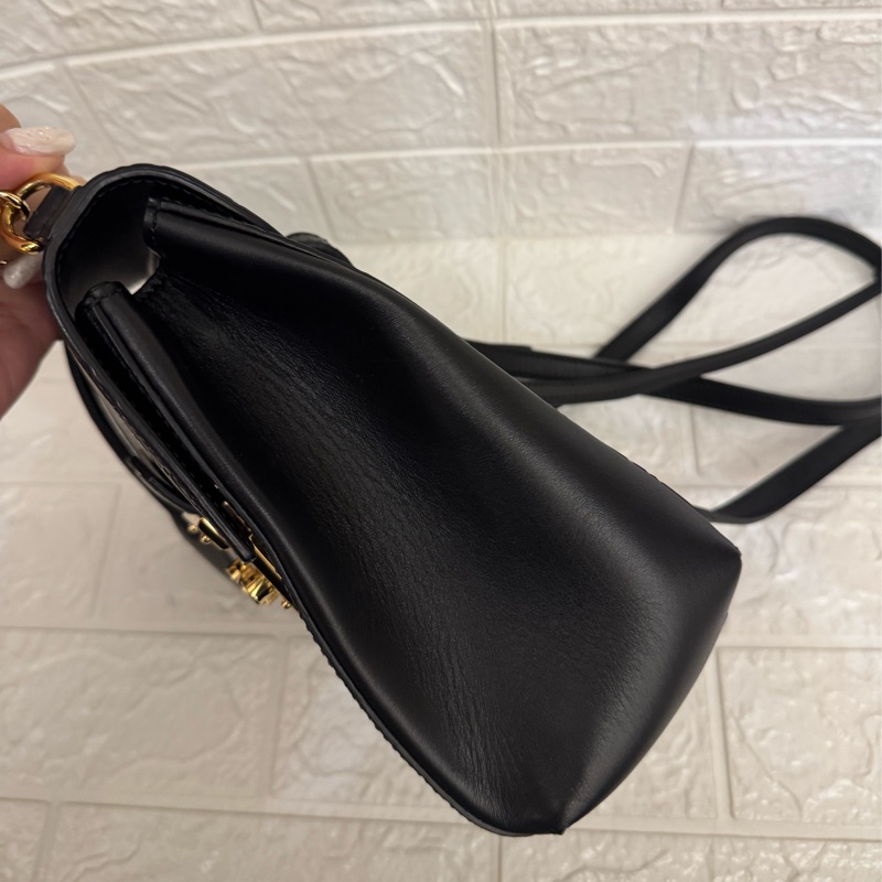 Gucci黑壓紋mini後背包-2