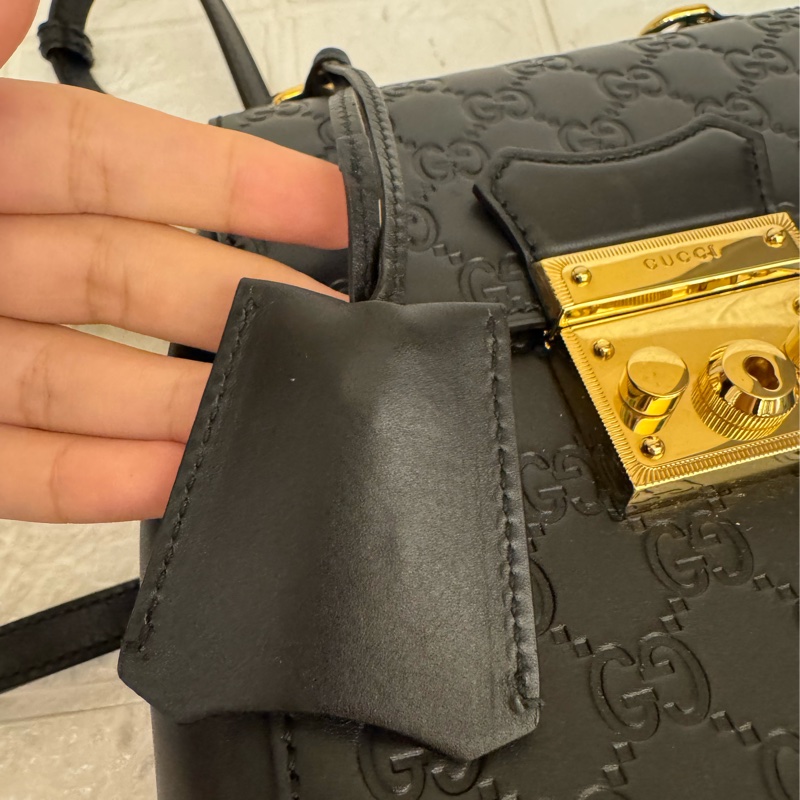 Gucci黑壓紋mini後背包-12