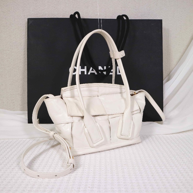 BV  ARCO 29  奶油白內拼金棕油蠟皮 可拆卸肩帶-1