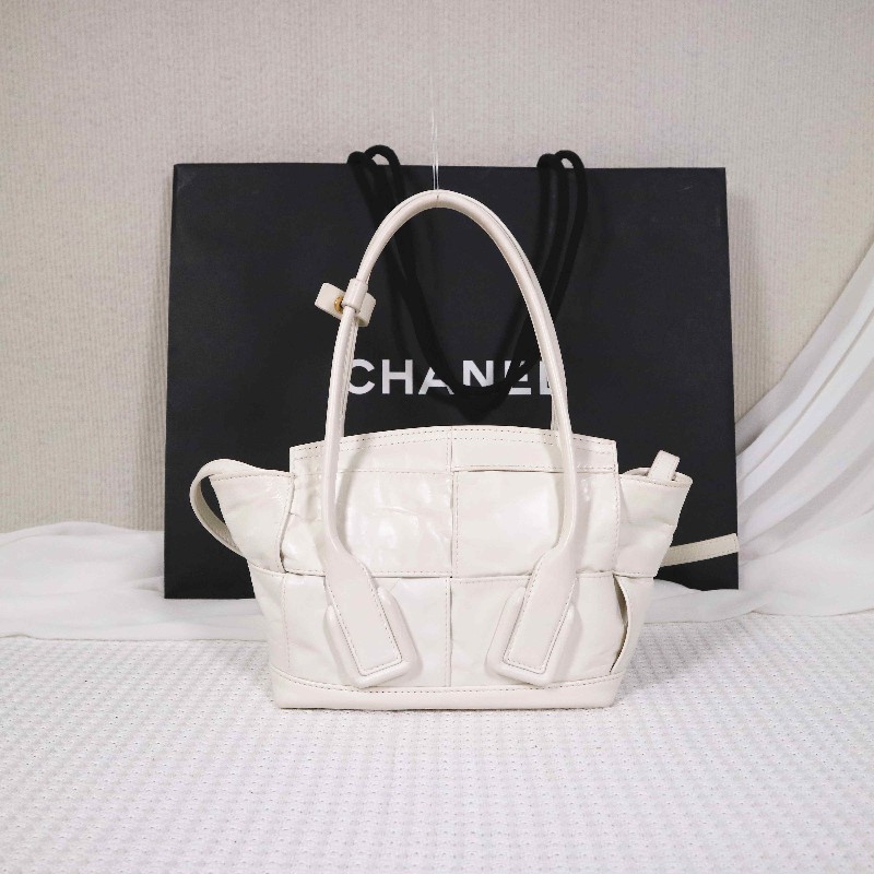 BV  ARCO 29  奶油白內拼金棕油蠟皮 可拆卸肩帶-2