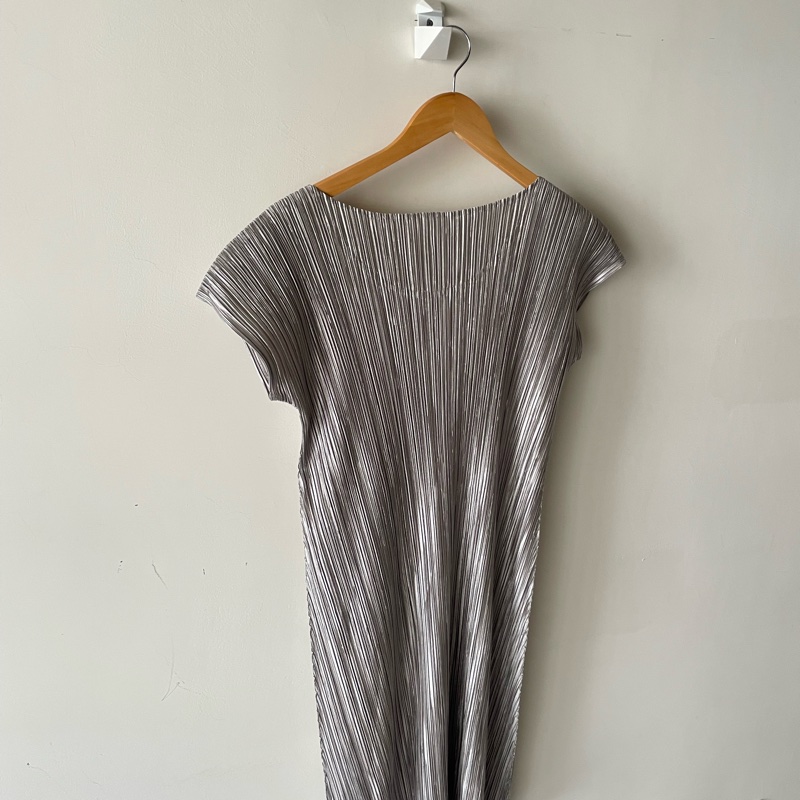 ▪️富貴選物FUGUEI▪️ 三宅一生PP 光澤白銀 緞面包袖洋裝-6