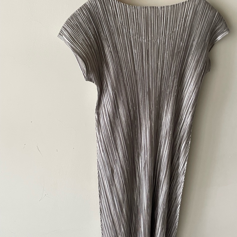 ▪️富貴選物FUGUEI▪️ 三宅一生PP 光澤白銀 緞面包袖洋裝-7