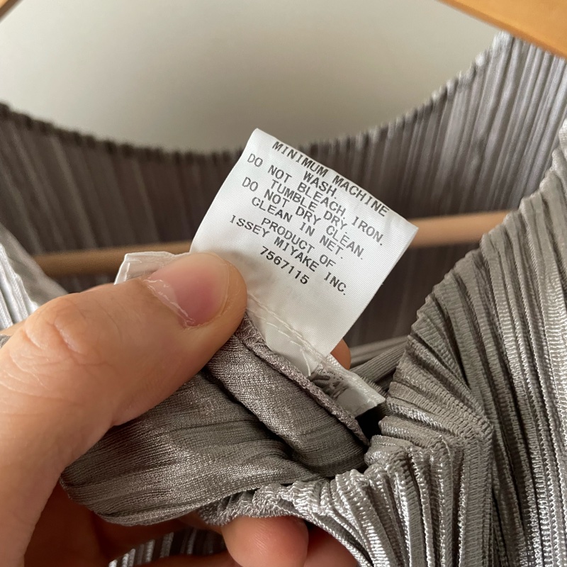 ▪️富貴選物FUGUEI▪️ 三宅一生PP 光澤白銀 緞面包袖洋裝-9