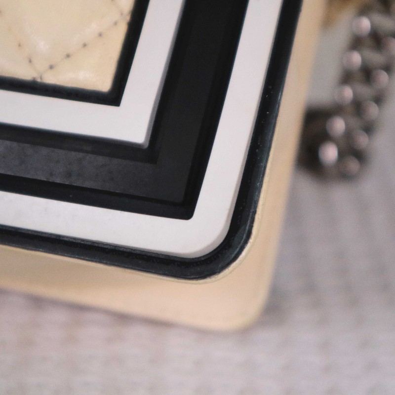 CHANEL 奶油白拼黑白 中號 LEBOY 鏈條包 絕版限量款-15