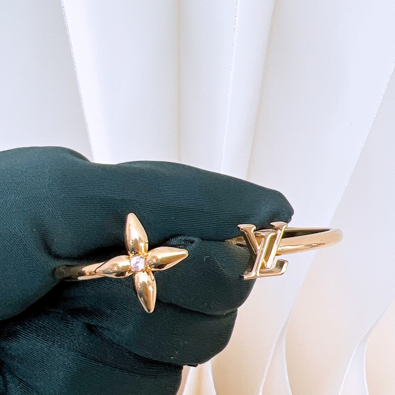 Lv louisette signature 金色手鐲-1