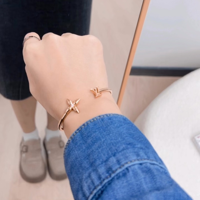 Lv louisette signature 金色手鐲-7