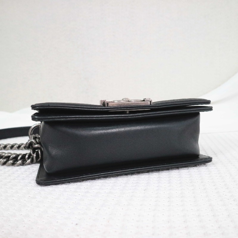 CHANEL 小號 BOY 黑銀鏈條包菱格紋牛皮 肩背包斜背包-4