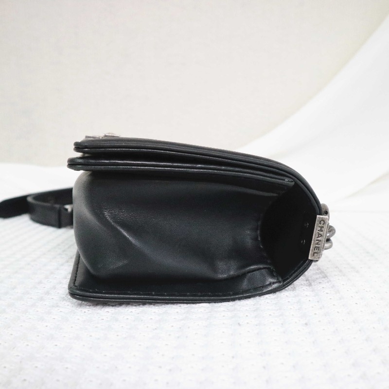 CHANEL 小號 BOY 黑銀鏈條包菱格紋牛皮 肩背包斜背包-5