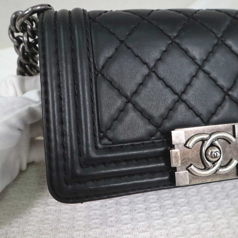 CHANEL 小號 BOY 黑銀鏈條包菱格紋牛皮 肩背包斜背包-6