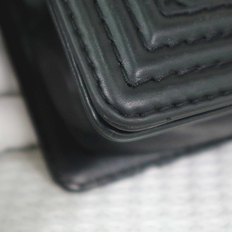 CHANEL 小號 BOY 黑銀鏈條包菱格紋牛皮 肩背包斜背包-8