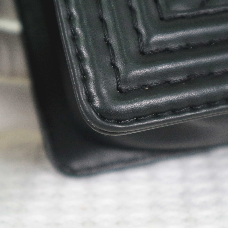 CHANEL 小號 BOY 黑銀鏈條包菱格紋牛皮 肩背包斜背包-10