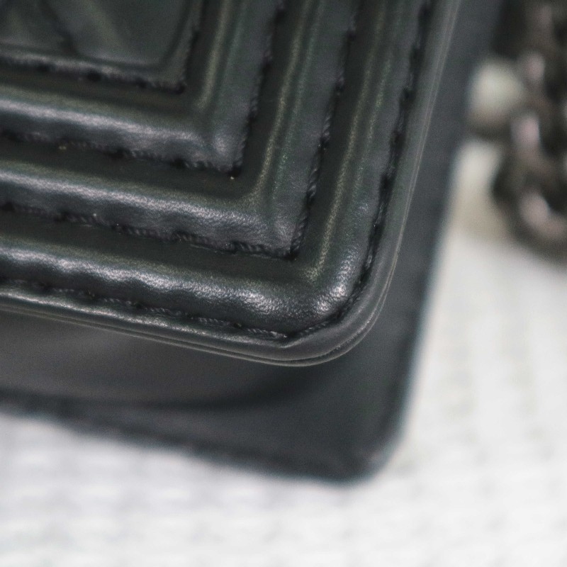 CHANEL 小號 BOY 黑銀鏈條包菱格紋牛皮 肩背包斜背包-11