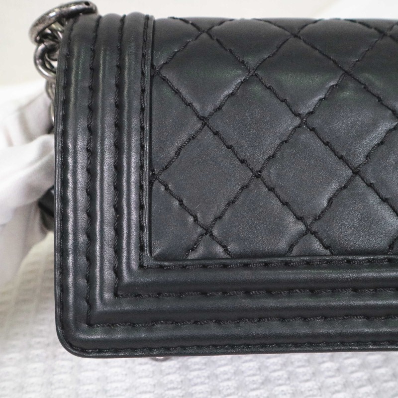 CHANEL 小號 BOY 黑銀鏈條包菱格紋牛皮 肩背包斜背包-15