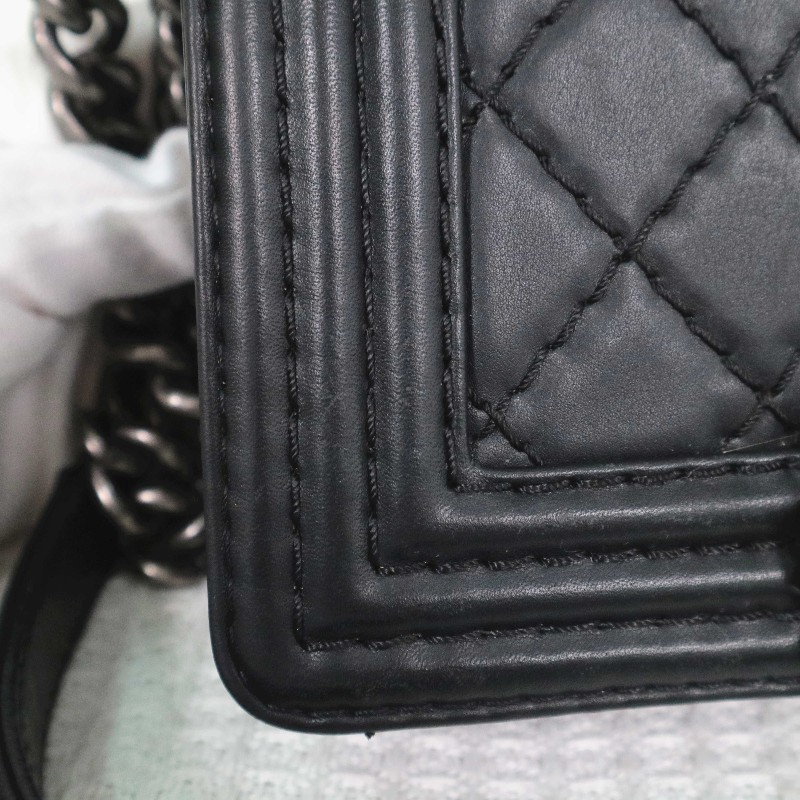 CHANEL 小號 BOY 黑銀鏈條包菱格紋牛皮 肩背包斜背包-16