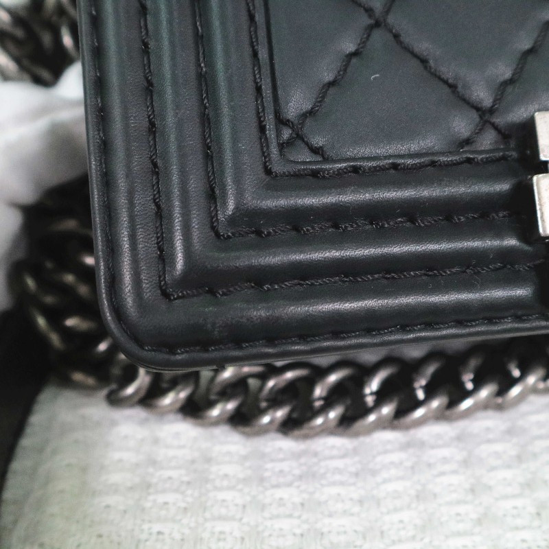 CHANEL 小號 BOY 黑銀鏈條包菱格紋牛皮 肩背包斜背包-17