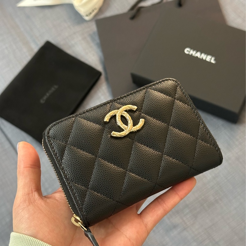 Chanel 24S 雕花LOGO加大零錢包-0