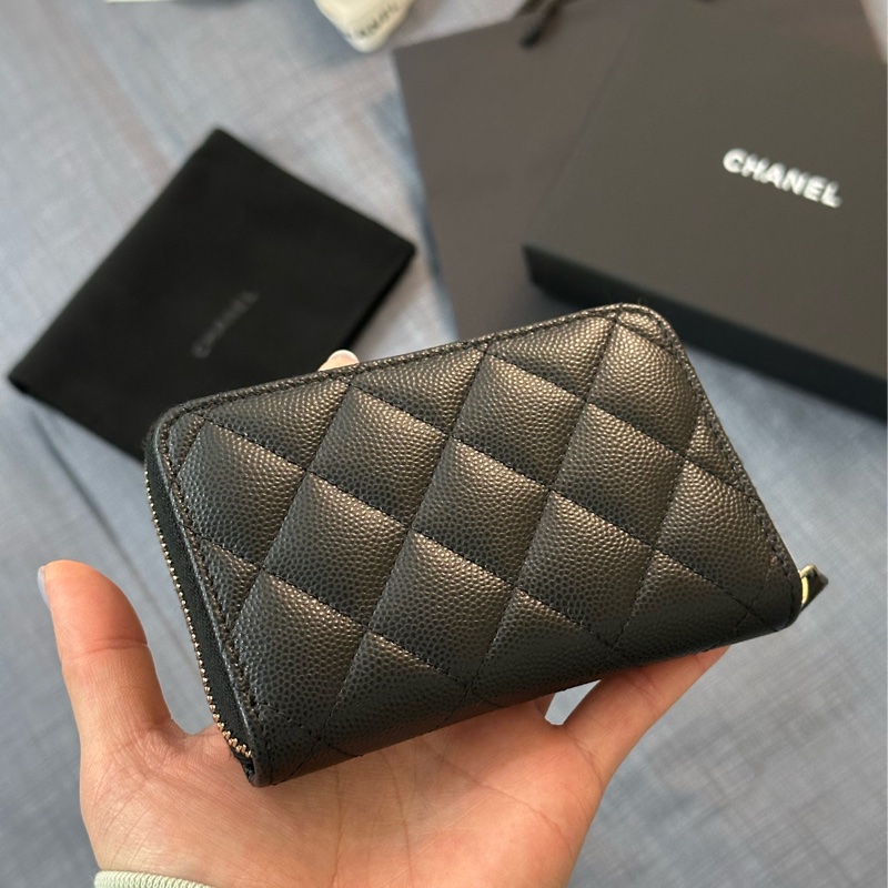 Chanel 24S 雕花LOGO加大零錢包-1